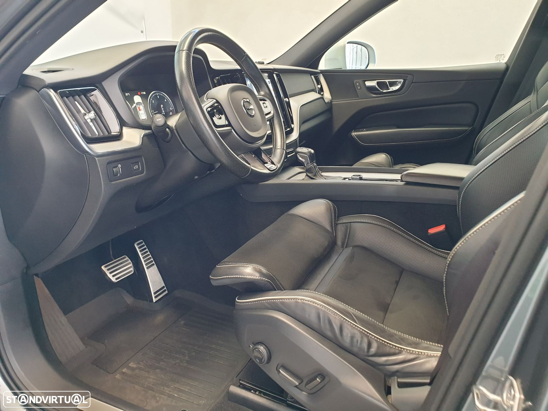 Volvo XC 60 2.0 D4 R-Design Geartronic - 12
