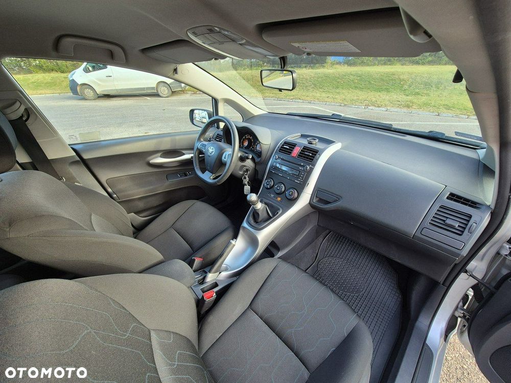 Toyota Auris 1.6 Comfort - 10