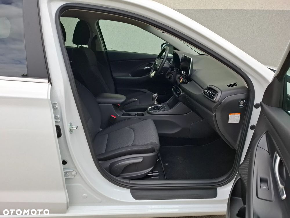 Hyundai i30 Kombi 1.5 T-GDI 48V-Hybrid Intro - 33