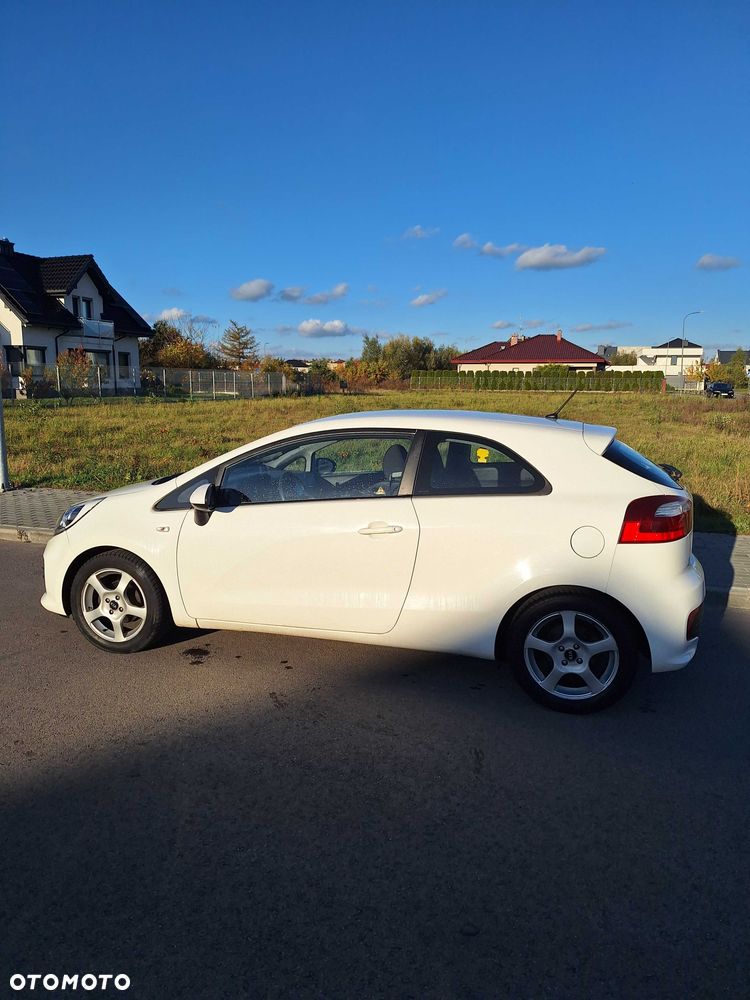 Kia Rio - 4