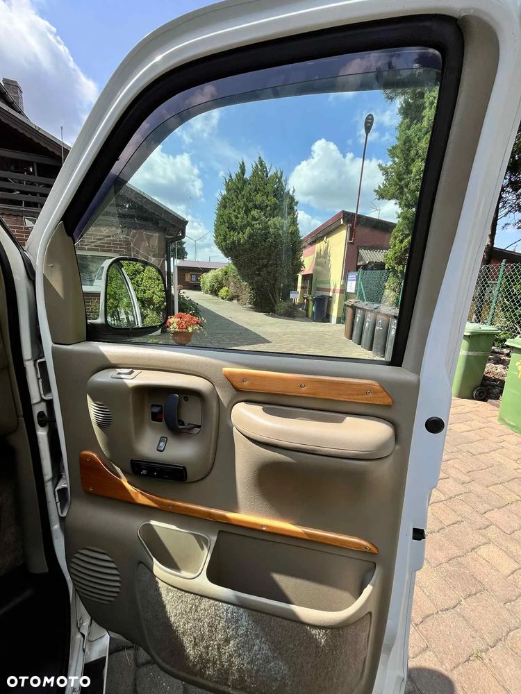 Chevrolet Express - 24