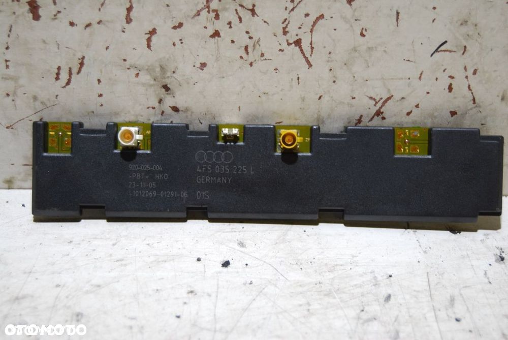 WZMACNIACZ ANTENY 4F5035225L 4F5035225A AUDI A6 C6 2005R. SEDAN - 3