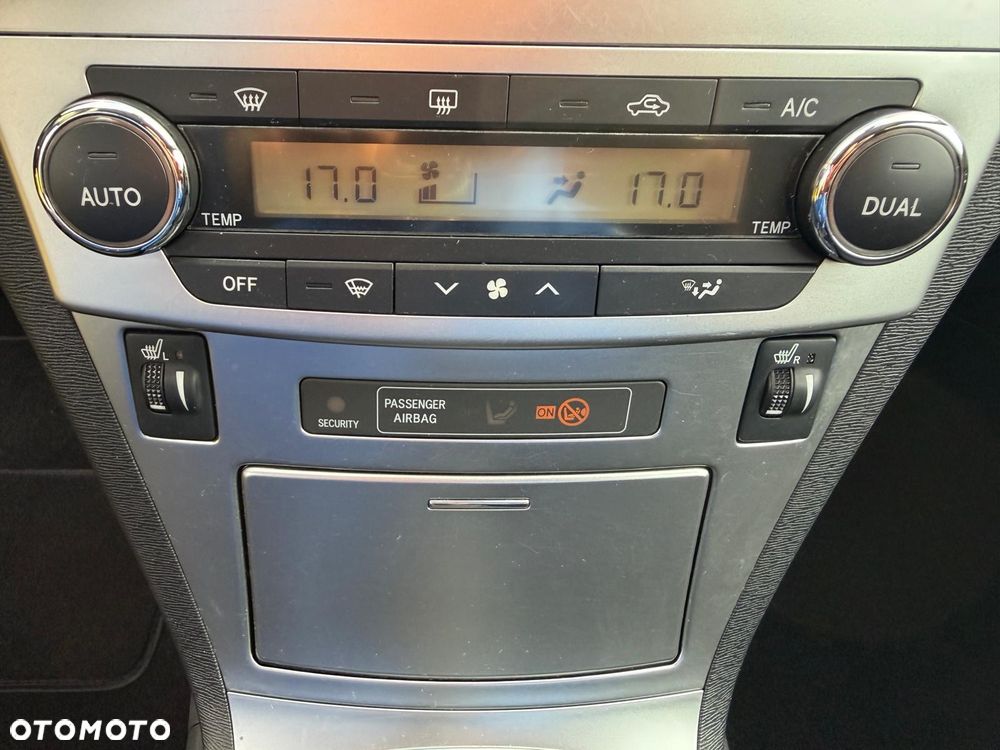 Toyota Avensis 1.8 Executive - 26