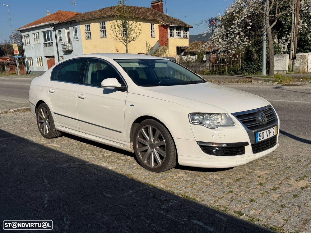 VW Passat 2.0 TDI DPF R-Line Edition - 1