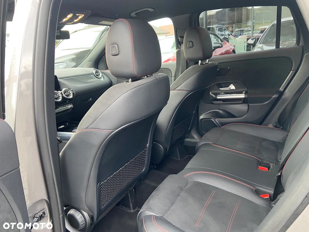 Mercedes-Benz GLA 200 AMG Line - 8