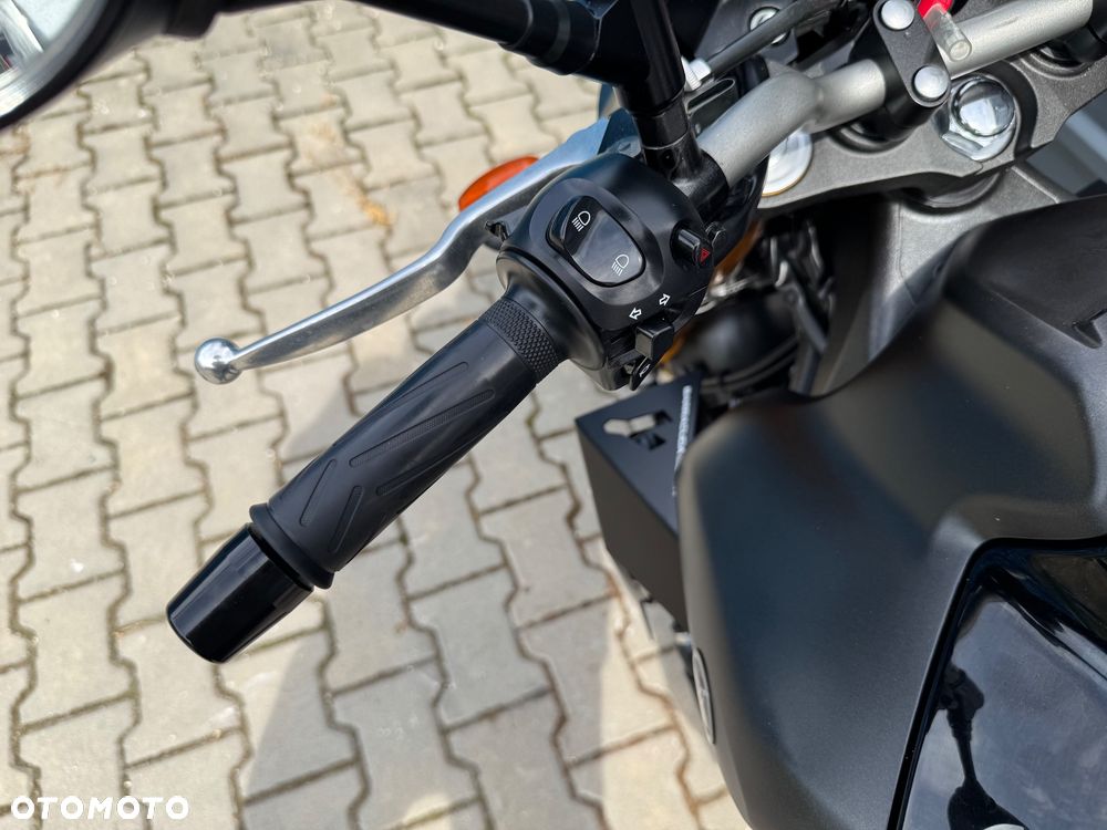 Yamaha FZ8 - 24