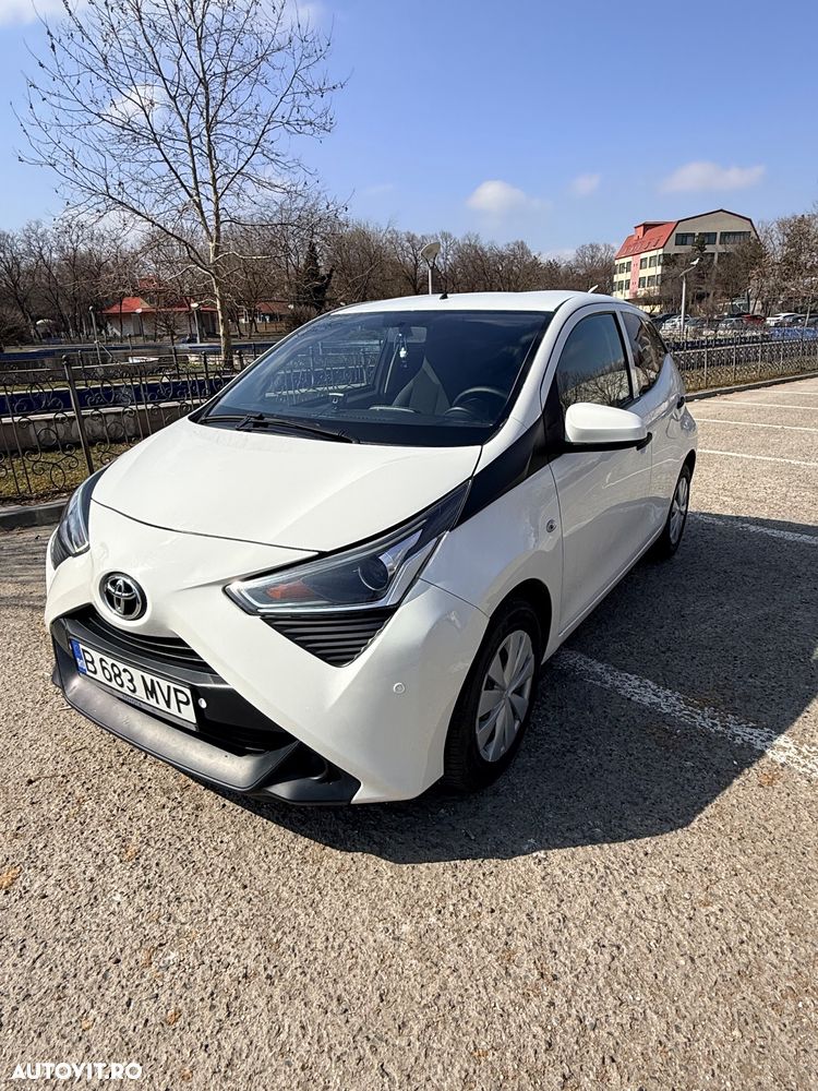 Toyota Aygo 1.0 VVY-I 5 usi X-play - 2