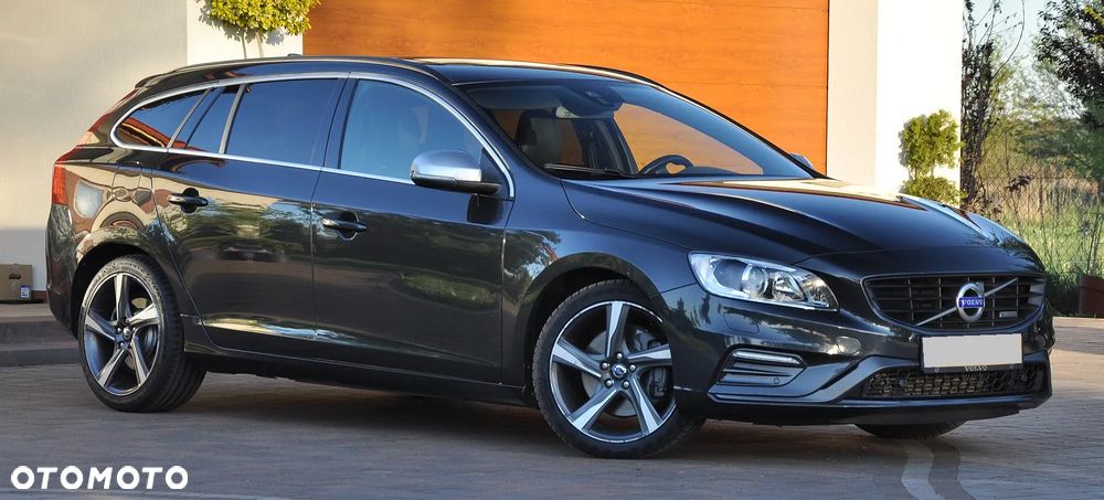 Volvo V60 D5 R-Design - 13