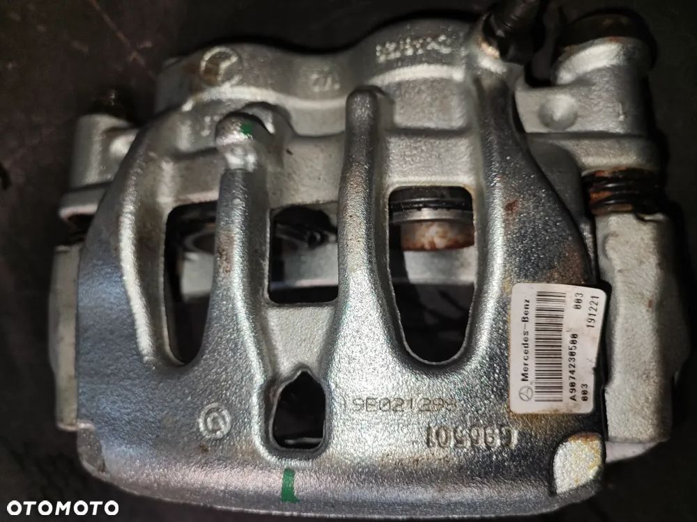 Zacisk lewy Mercedes sprinter A9074230600