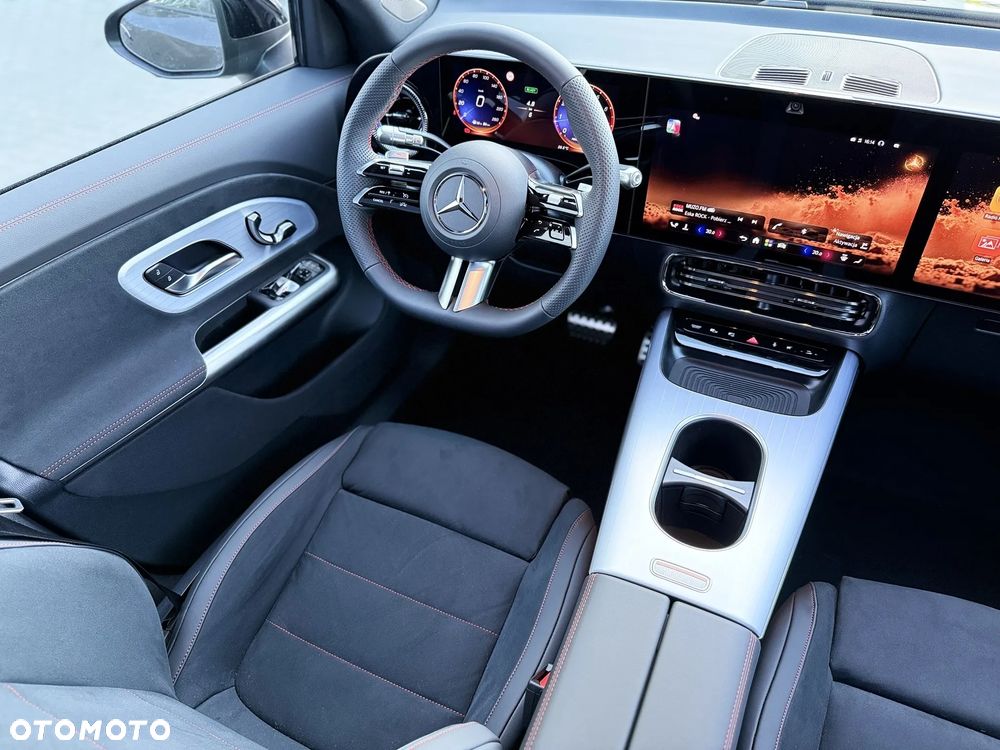 Mercedes-Benz GLB - 12
