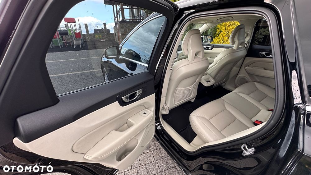 Volvo XC 60 D4 AWD Momentum - 27