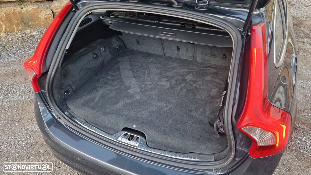 Volvo V60 D6 Plug-In-Hybrid AWD Geartronic Summum - 40