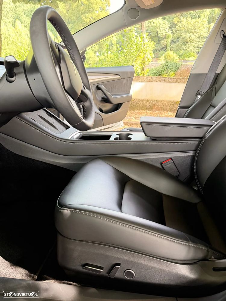 Tesla Model 3 - 8