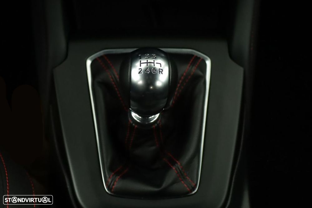 Ford Focus 1.0 EcoBoost MHEV ST-Line X - 14