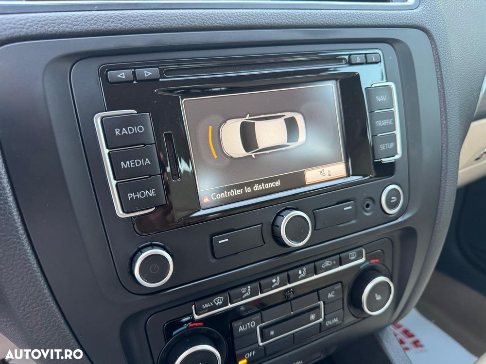 Volkswagen Jetta 1.6 TDI DSG Highline - 17