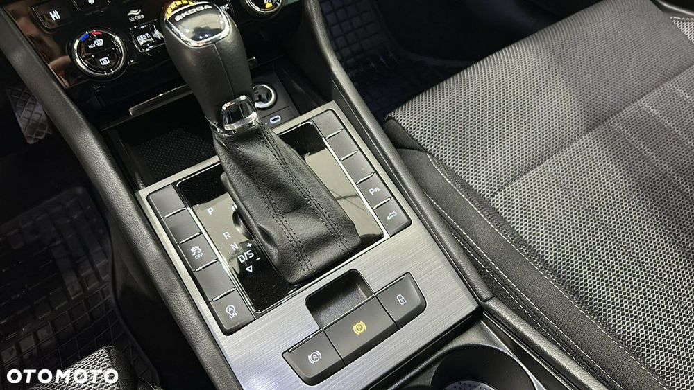 Skoda Superb 2.0 TDI SCR Style DSG - 18