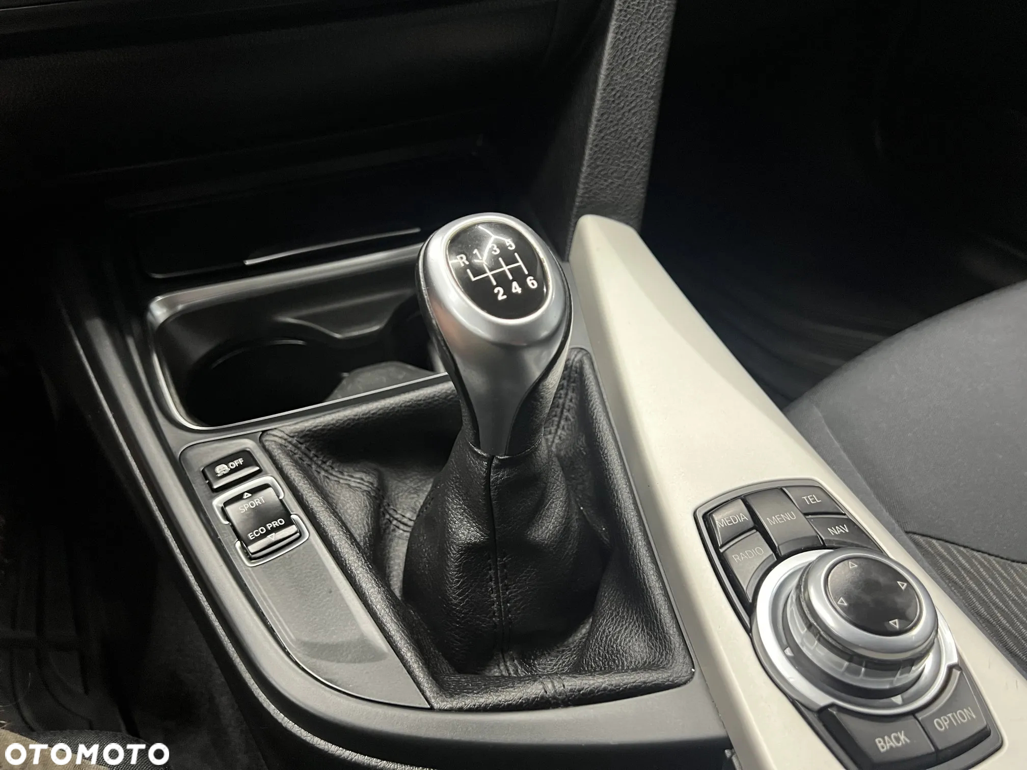 BMW Seria 3 318d DPF Touring - 33