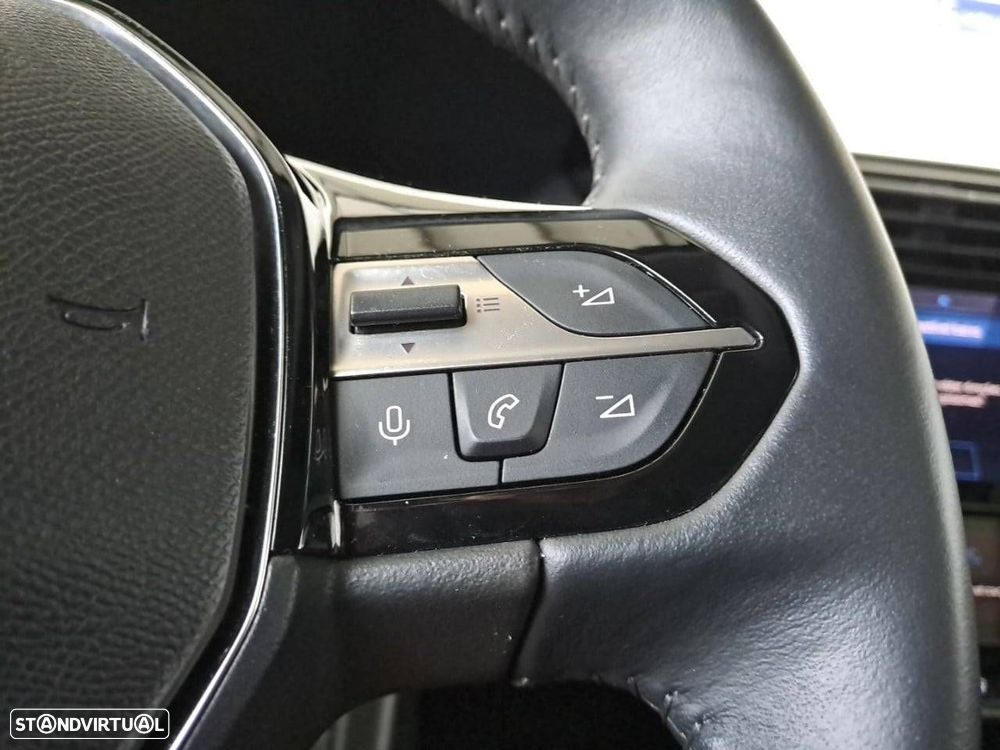 Peugeot 408 1.2 PureTech Allure EAT8 - 17