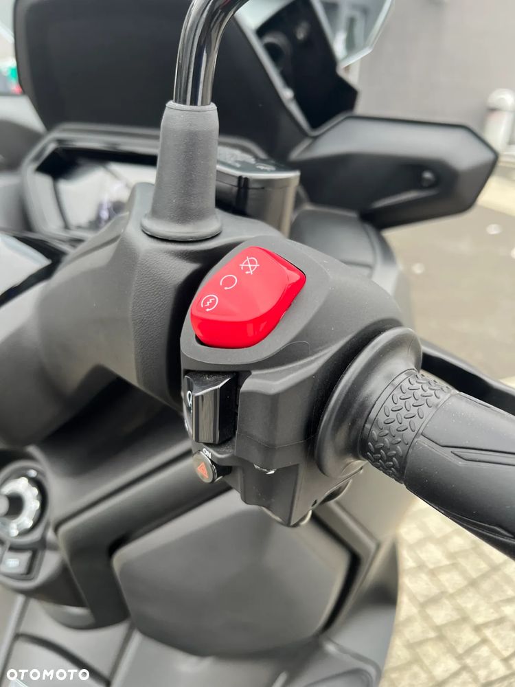 Yamaha X-max - 10