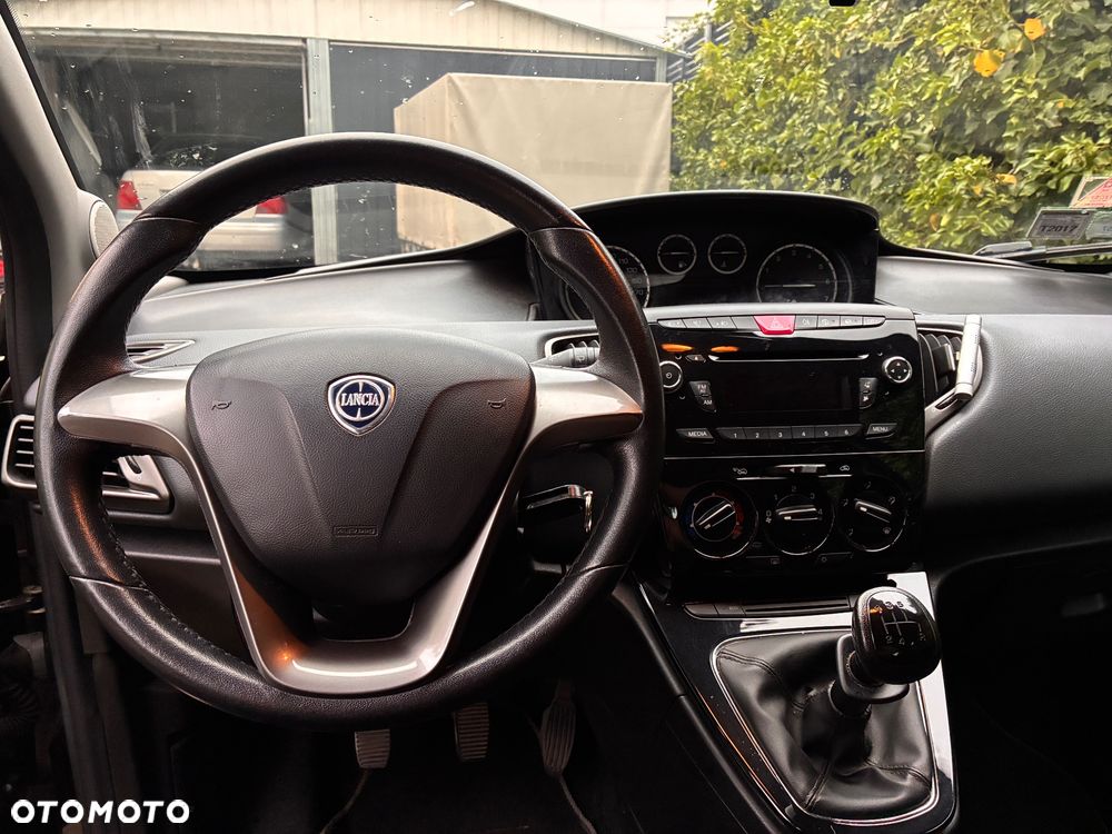 Lancia Ypsilon Y 0.9 TwinAir Turbo 8V Gold - 3