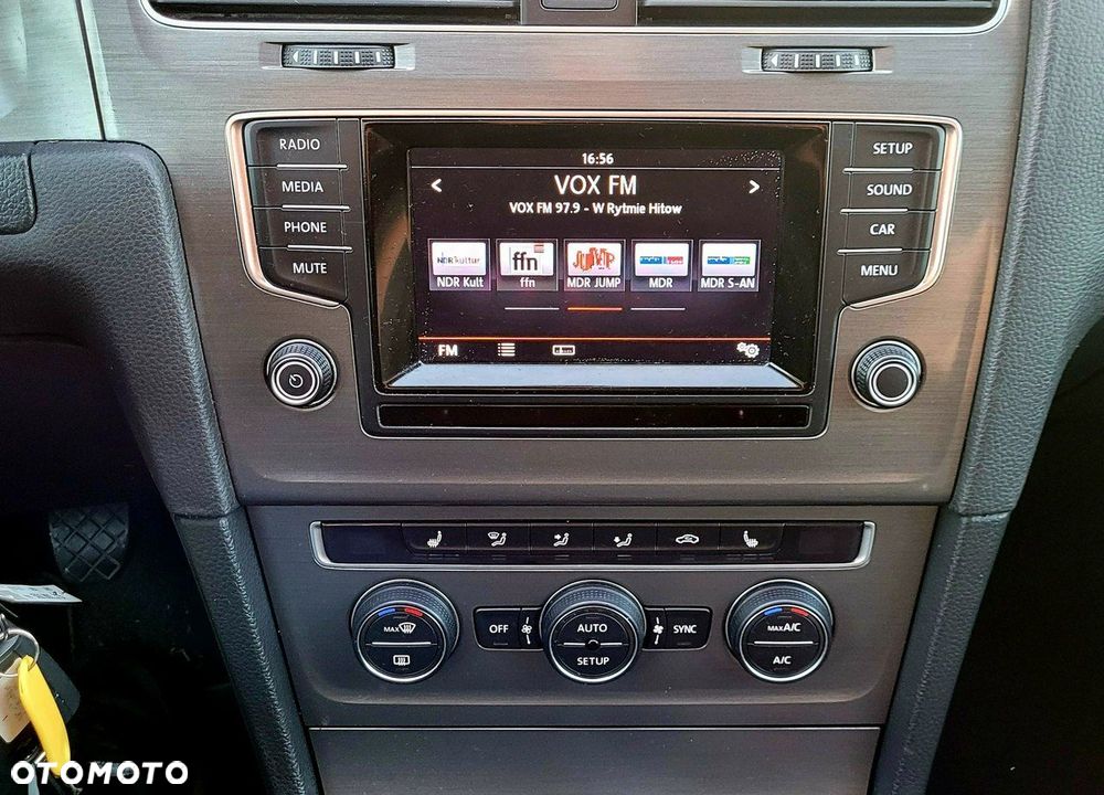 Volkswagen Golf 1.6 TDI BlueMotion Technology Lounge - 18