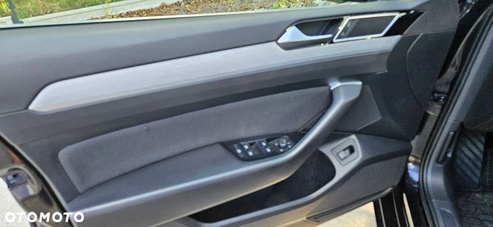 Volkswagen Passat Variant 2.0 TSI Business DSG - 22