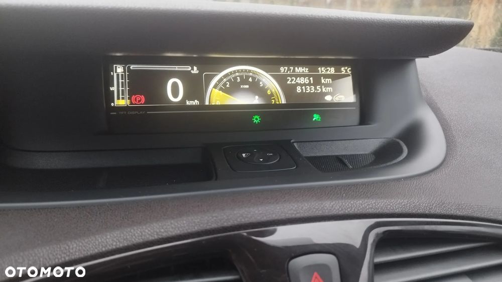 Renault Grand Scenic - 10