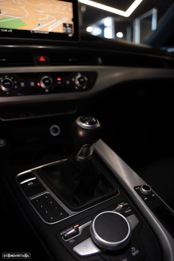 Audi A4 Avant 2.0 TDI Business Line S-line - 16