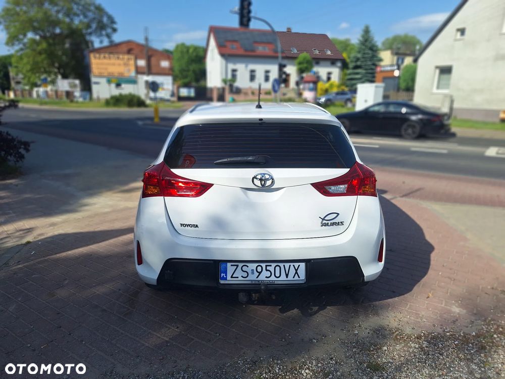 Toyota Auris 1.33 Dual-VVT-i - 11