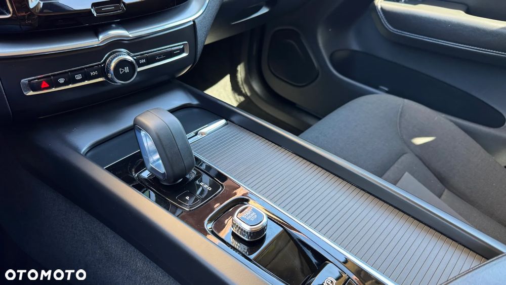 Volvo XC 60 B4 D Geartronic Momentum Pro - 26