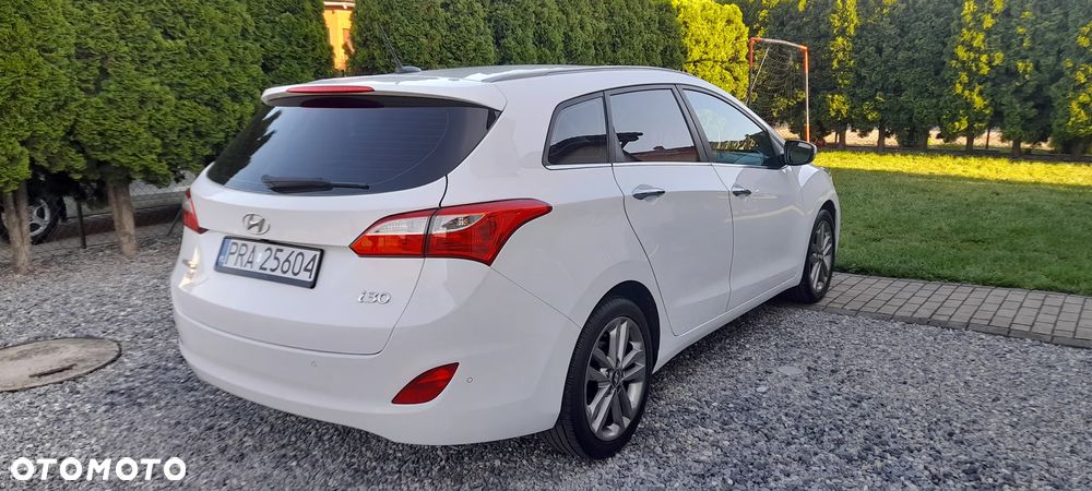 Hyundai i30 blue Kombi 1.6 GDi YES Gold - 15