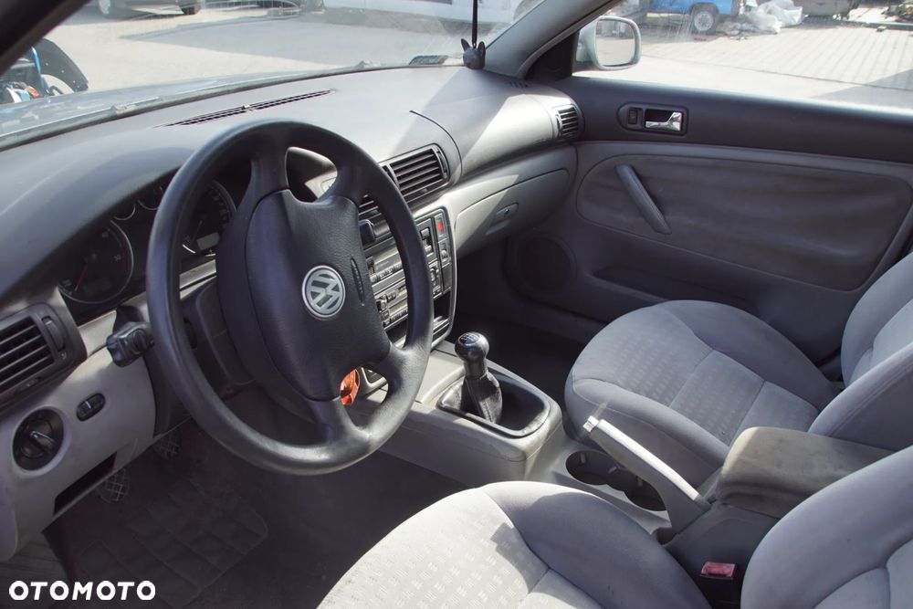 Auto na części - Volkswagen Passat B5 Lift 1.9 TDI 131 KM AVF FRK LD7W 2003R Silnik Skrzynia Drzwi Maska Błotnik Klapa Zderzak Lusterko Lampa Klamka Szyba Deska Kokpit Sterownik Moduł Czujnik Licznik Panel Kierownica - 9