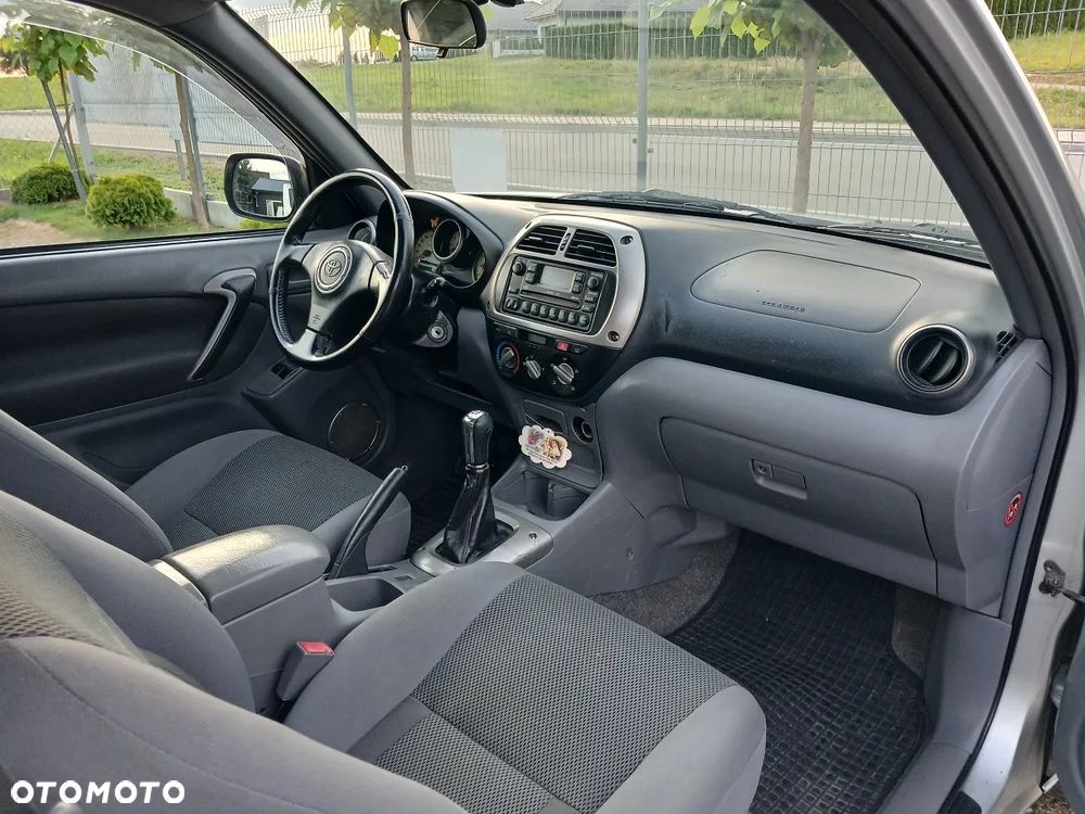 Toyota RAV4 - 8