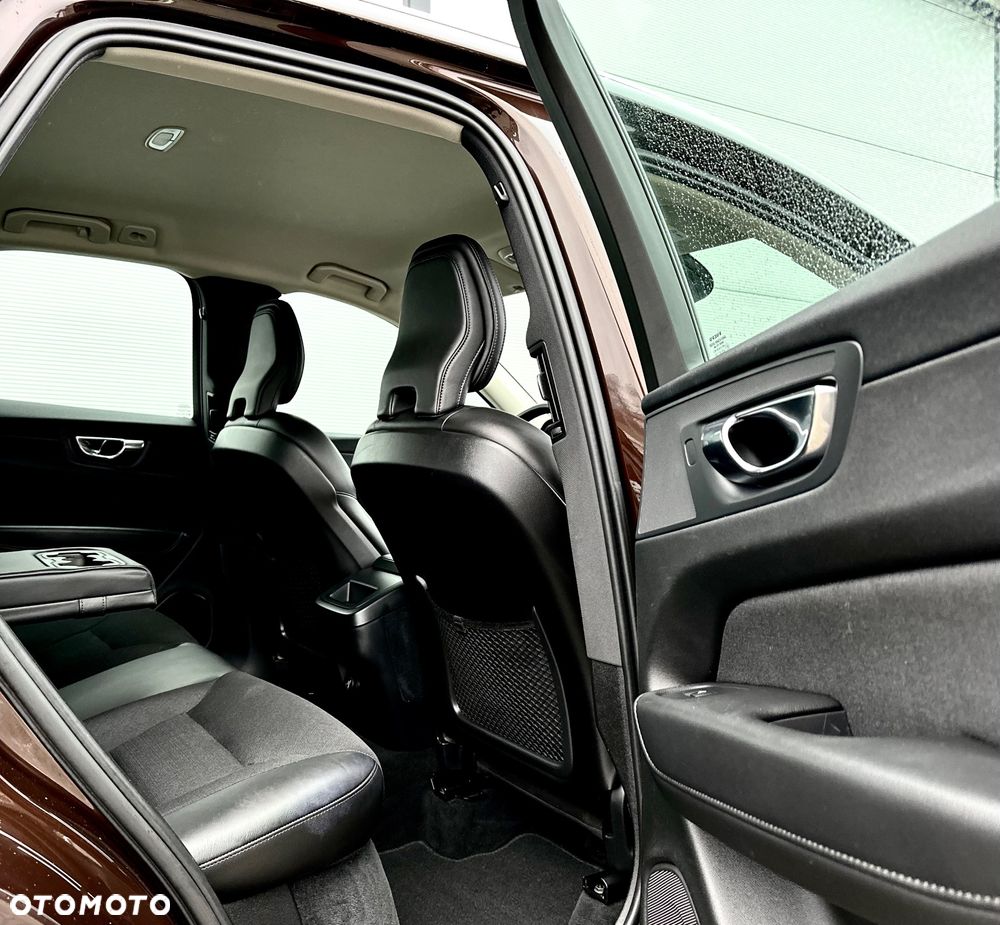 Volvo XC 60 D4 Momentum Pro - 33