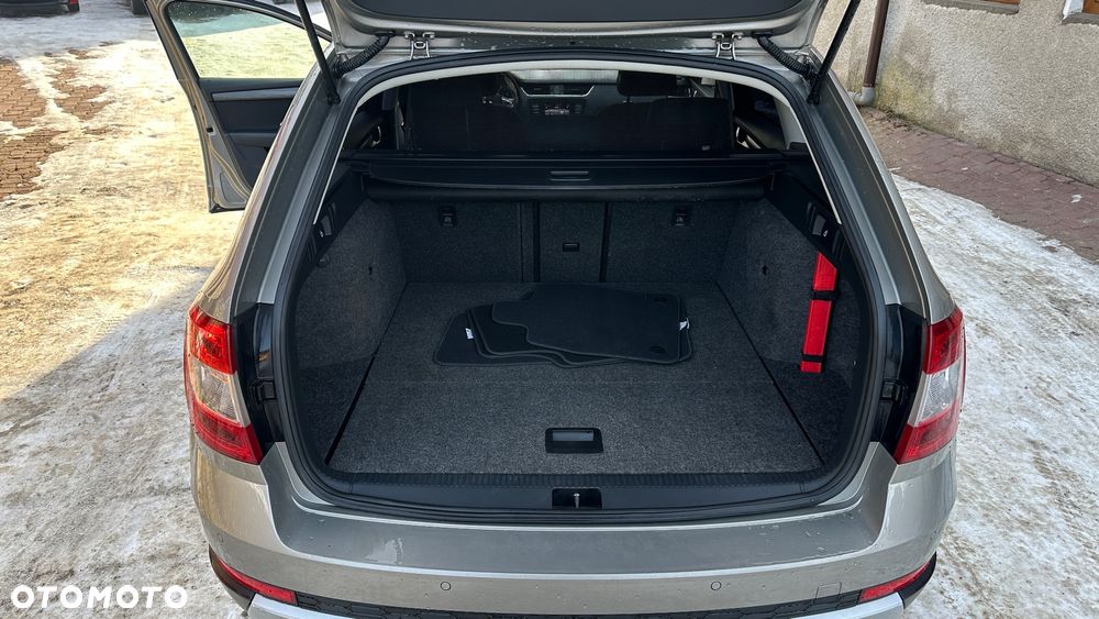 Land Rover Discovery Sport - 17