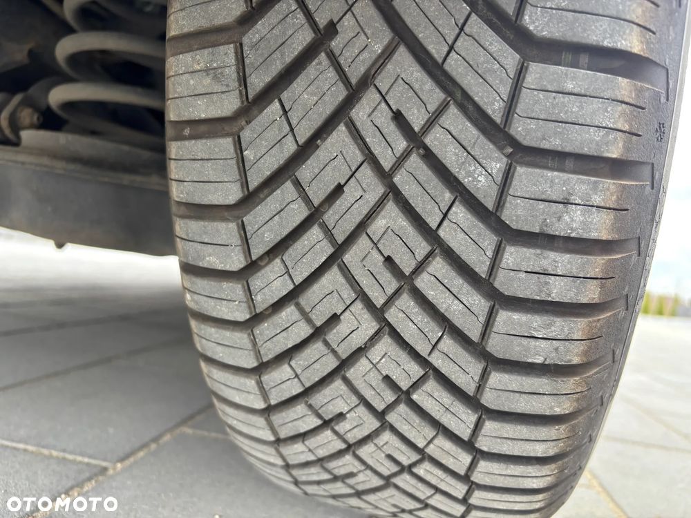 Volkswagen Touran 1.2 TSI (BlueMotion Technology) SOUND - 38