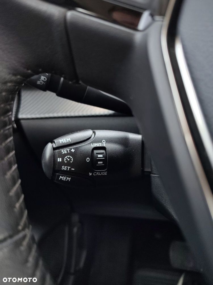 Peugeot 208 - 18