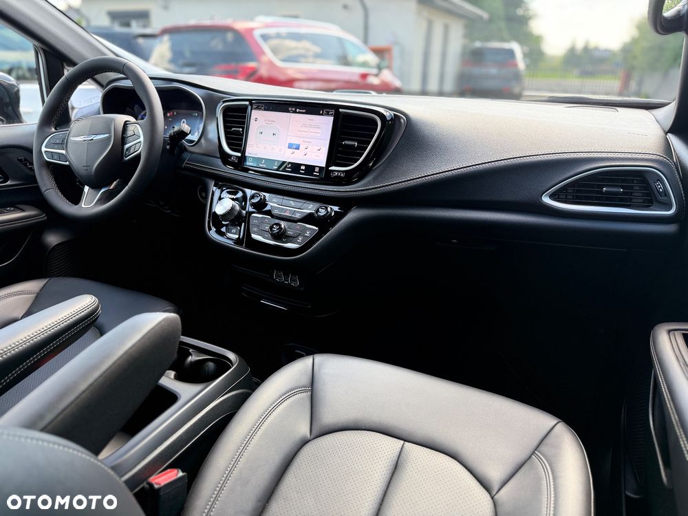 Chrysler Pacifica - 16