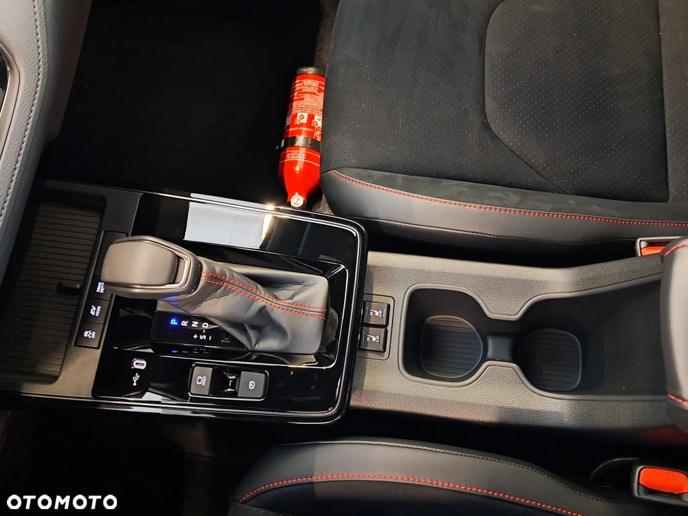 Toyota Corolla Cross 2.0 Hybrid GR Sport - 22