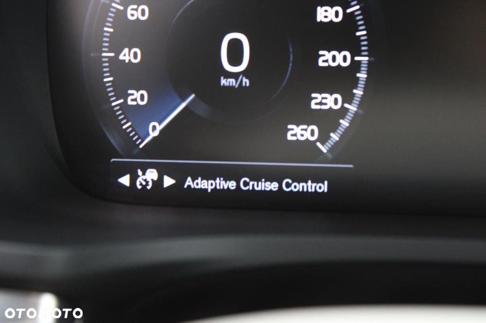 Volvo V60 Cross Country - 21