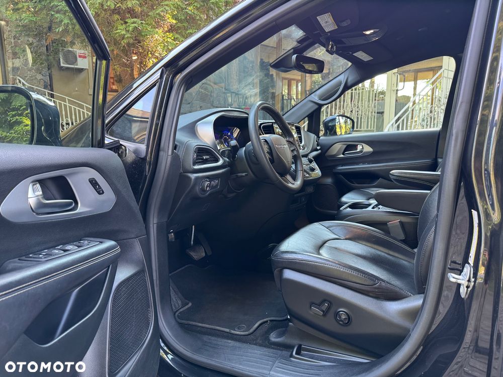 Chrysler Pacifica - 17