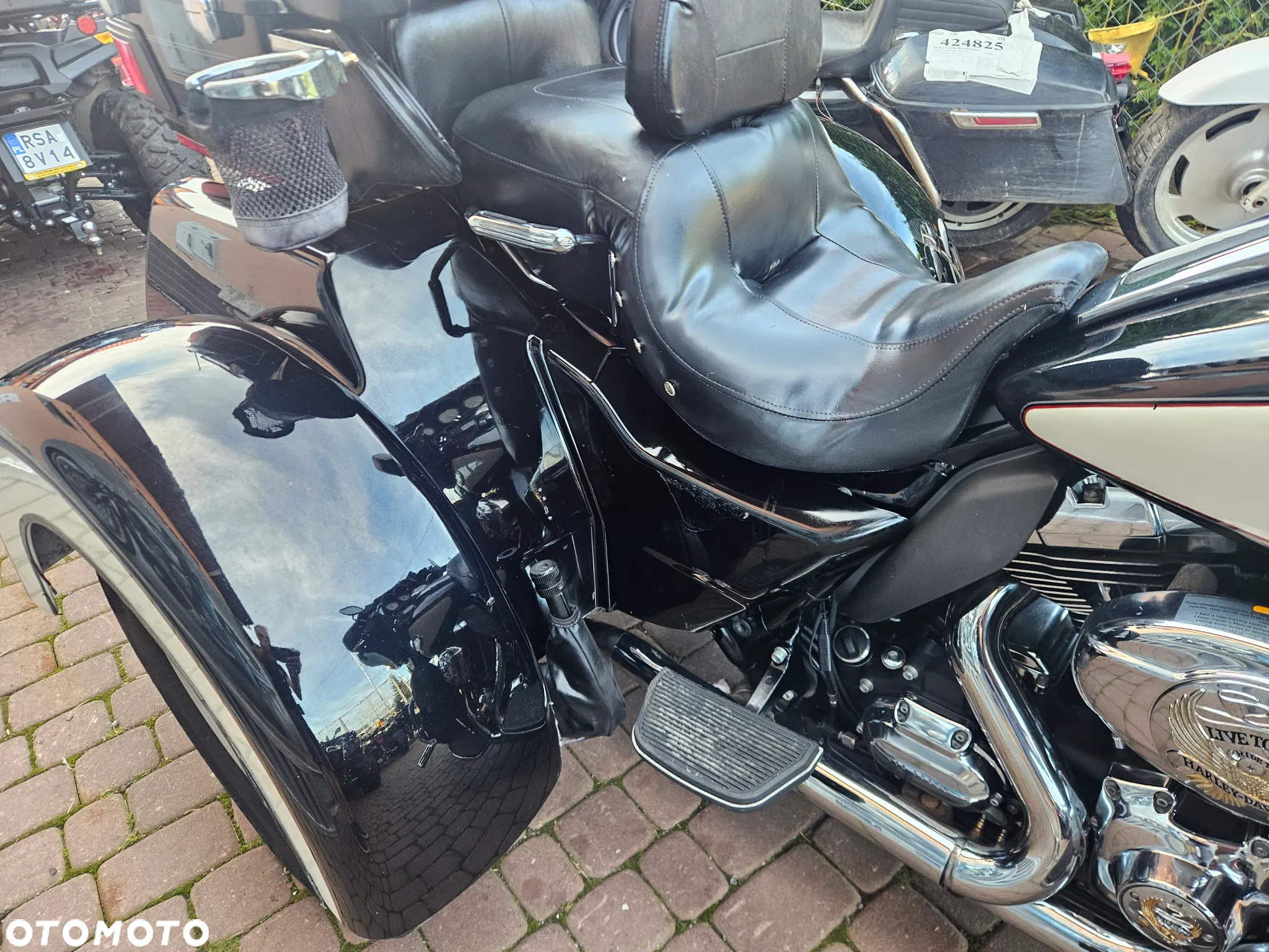 Harley-Davidson FLH Electra Glide - 27