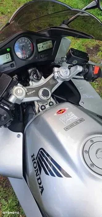 Honda VFR - 2