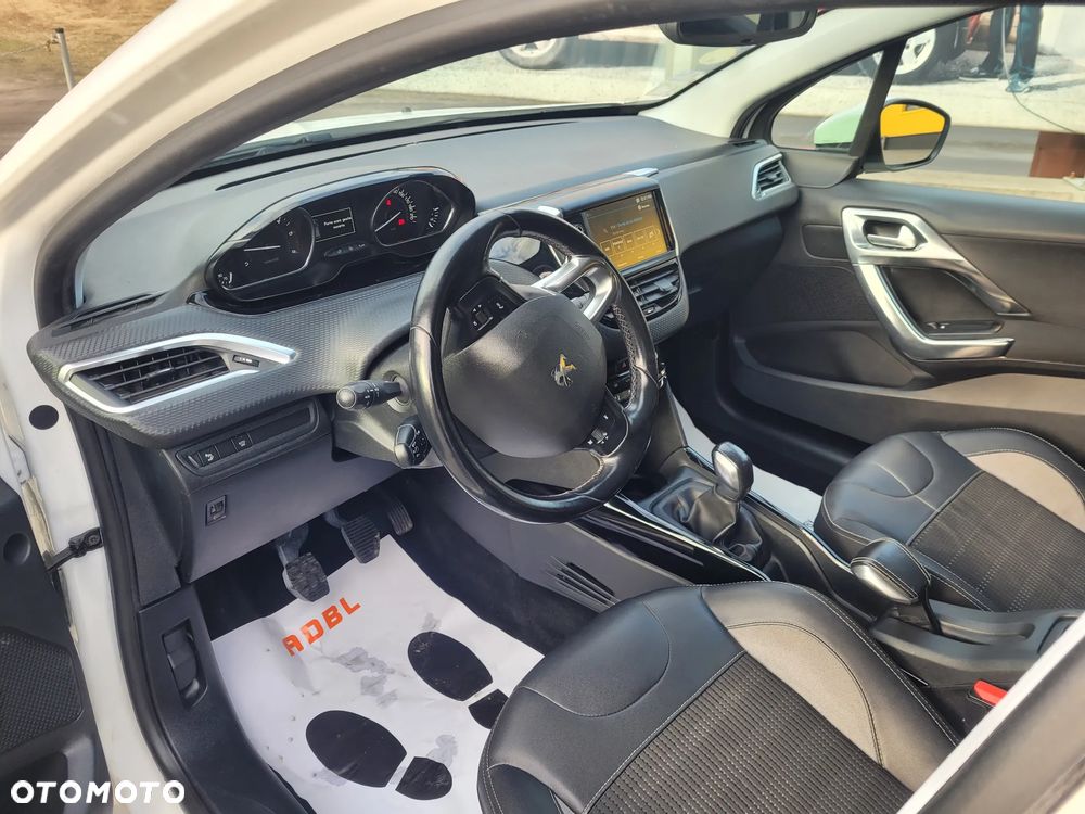 Peugeot 2008 BlueHDi 100 STOP & START Allure - 9