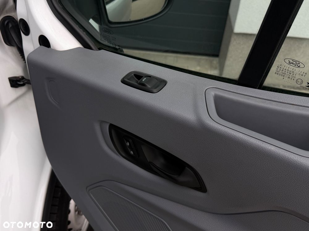 Ford Transit 350M RWD - 13