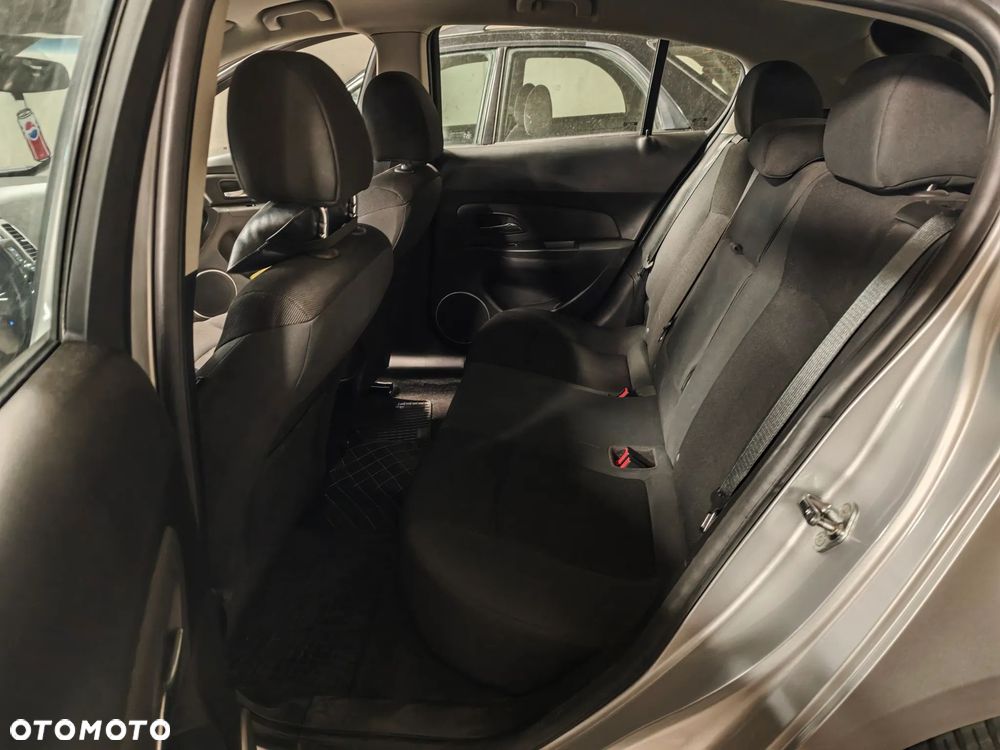 Chevrolet Cruze - 10
