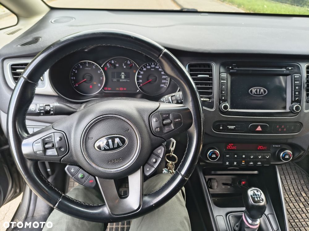 Kia Carens - 6