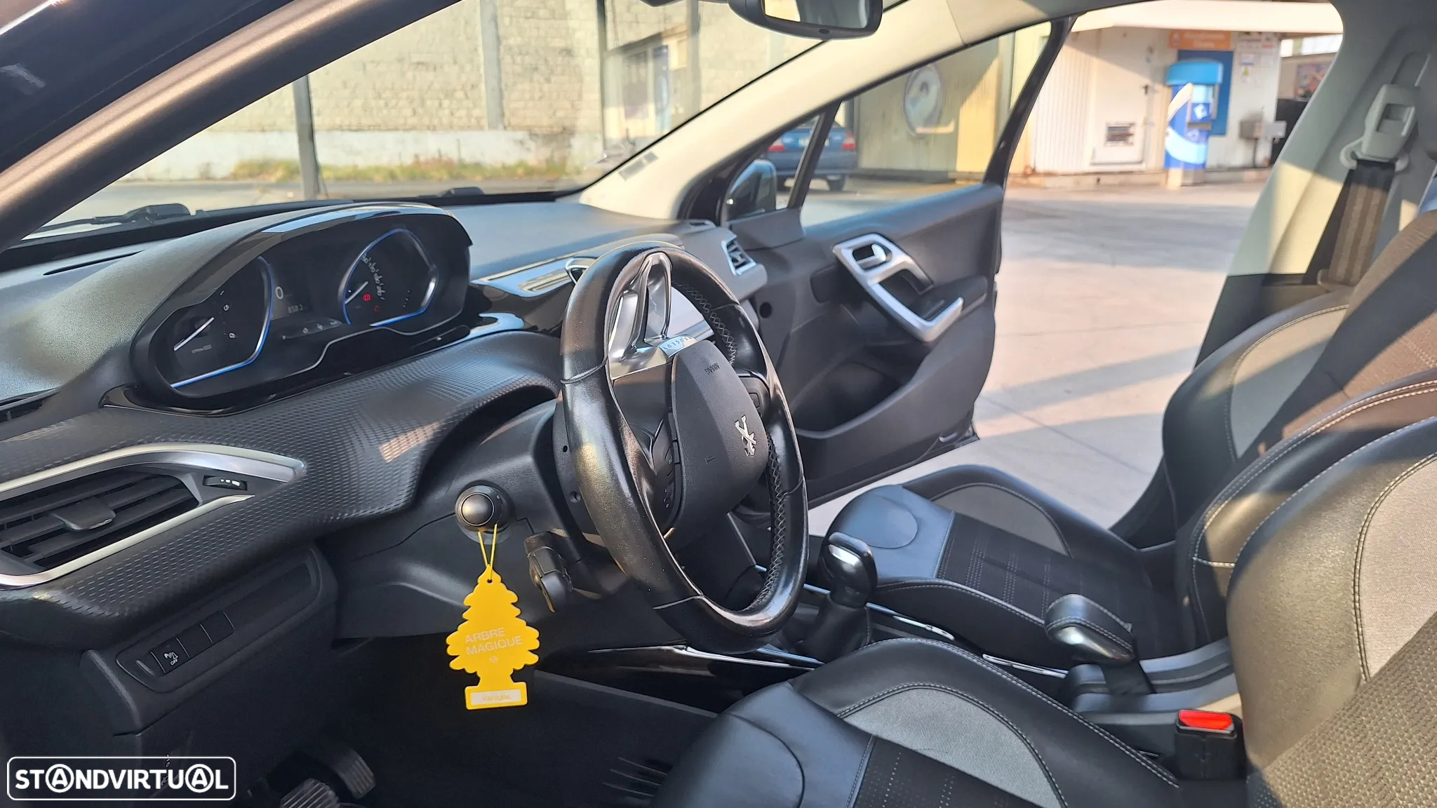 Peugeot 2008 1.6 BlueHDi Allure - 21