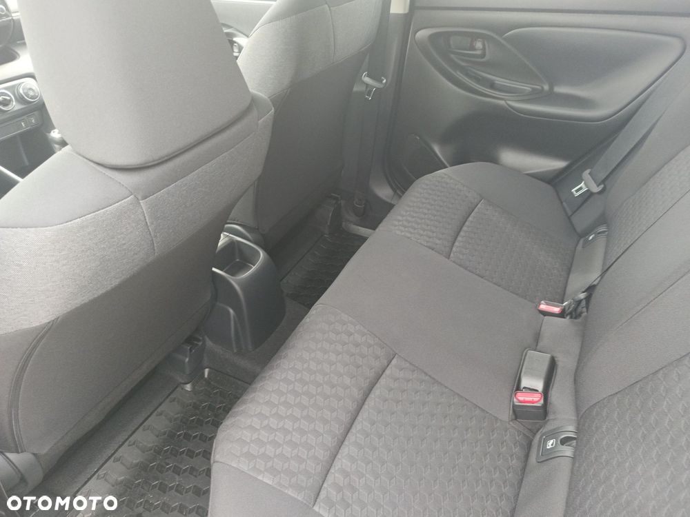 Toyota Yaris - 10