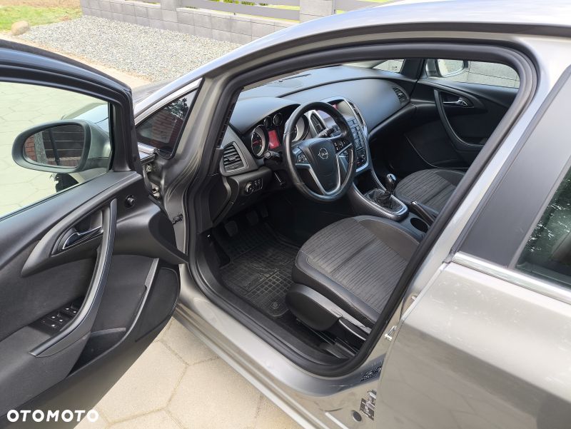 Opel Astra 1.4 T Executive - 6